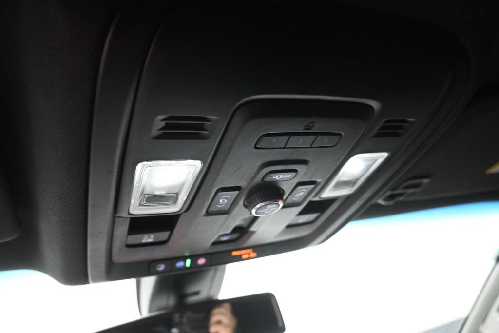 Used 2021 GMC Yukon XL SLT w/ SLT Premium Package RWD image 13