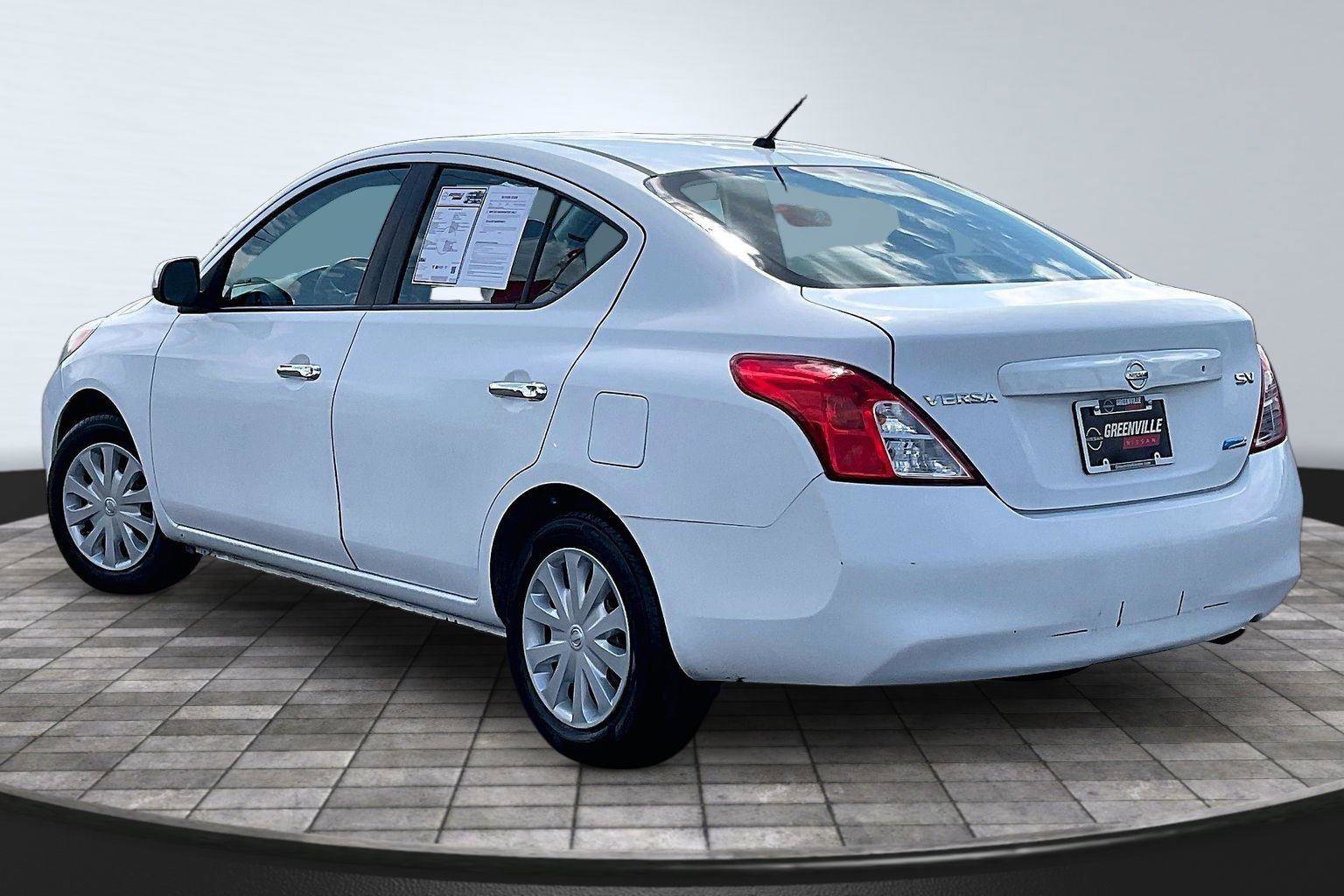 Used 2012 Nissan Versa SV w/ Convenience Pkg FWD image 3