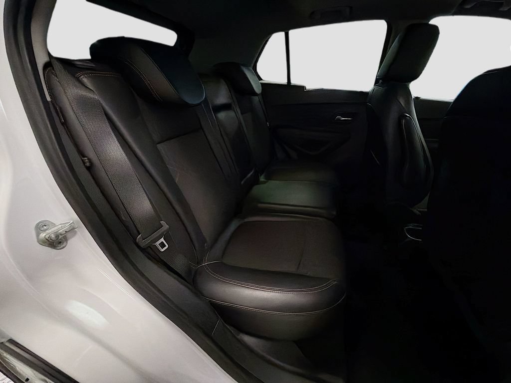 Used 2020 Chevrolet Trax LT w/ Sun & Sound Package FWD image 38