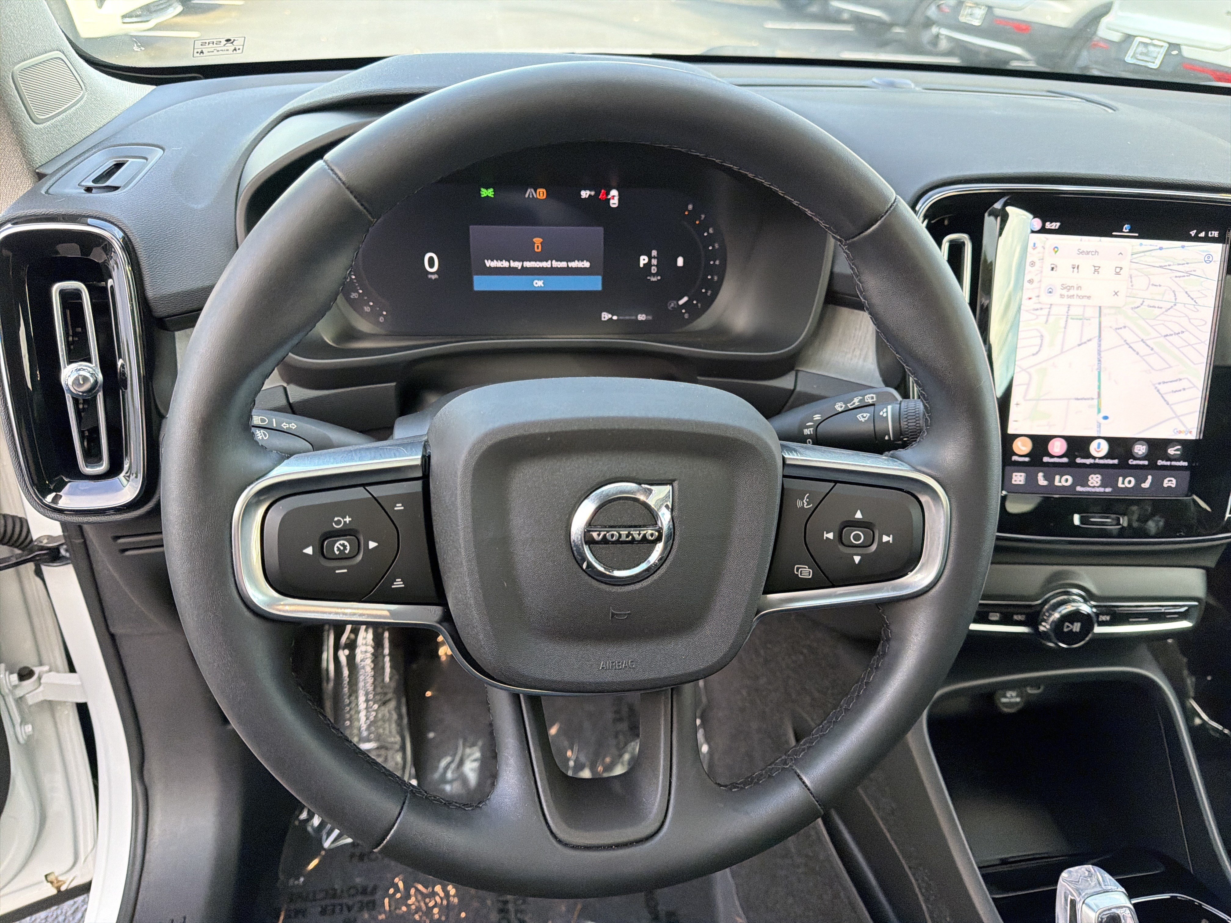 Certified 2025 Volvo XC40 B5 Plus AWD/4WD image 18