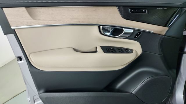 New 2026 Volvo XC90 B6 Plus w/ Protection Package AWD/4WD image 9