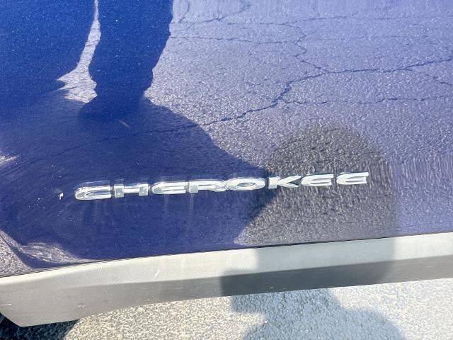 Used 2016 Jeep Cherokee Latitude AWD/4WD image 31