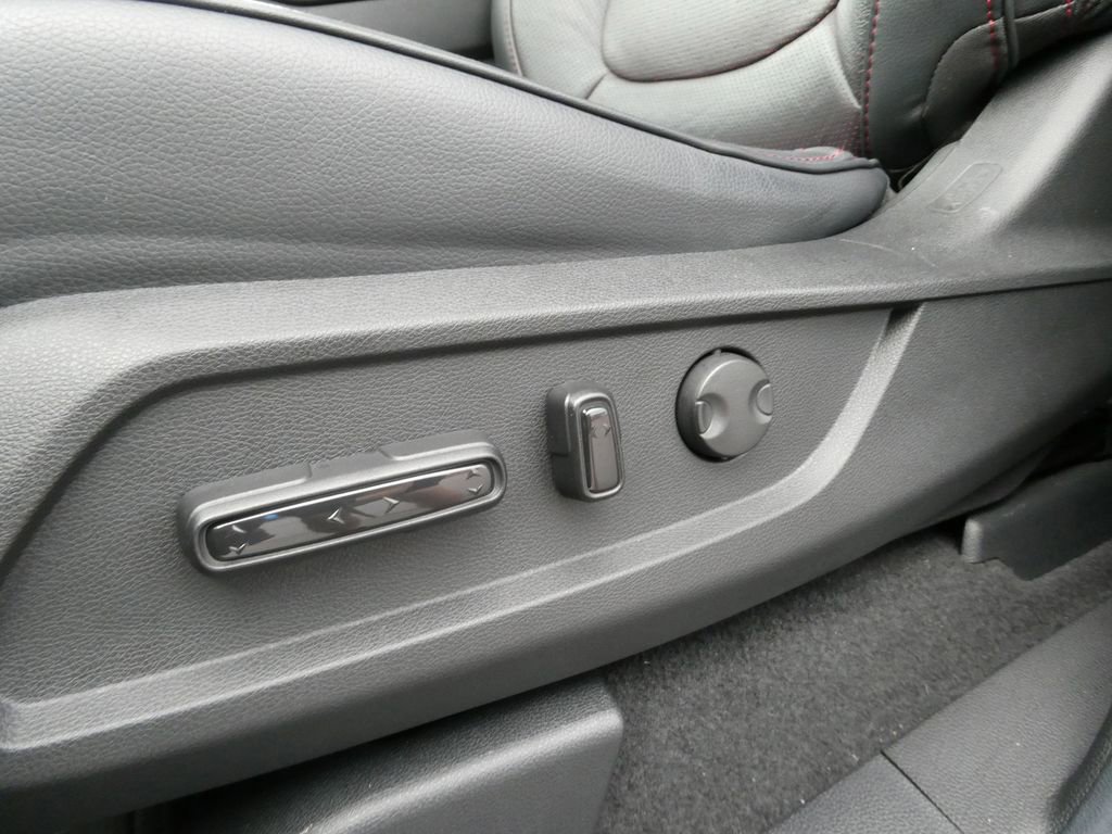 Used 2025 Honda Pilot Black Edition image 27