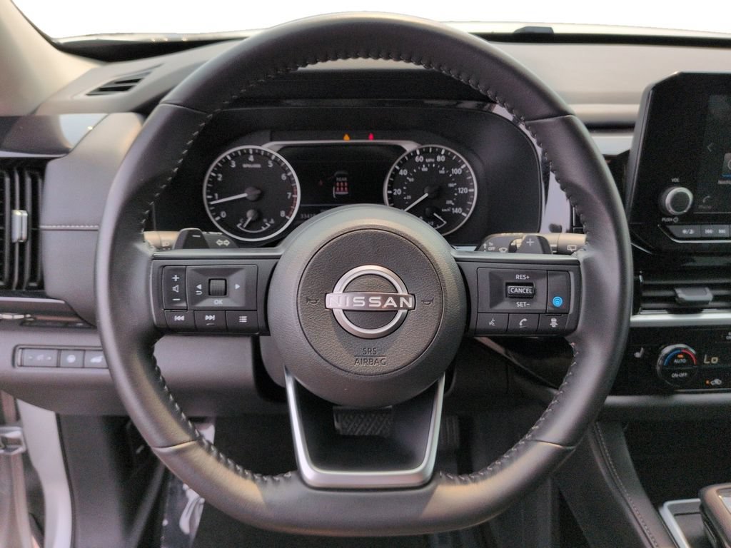 Used 2025 Nissan Pathfinder SV FWD image 12