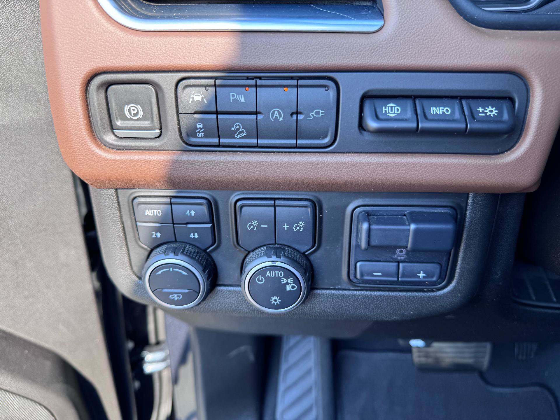 Used 2021 Chevrolet Suburban High Country AWD/4WD image 30