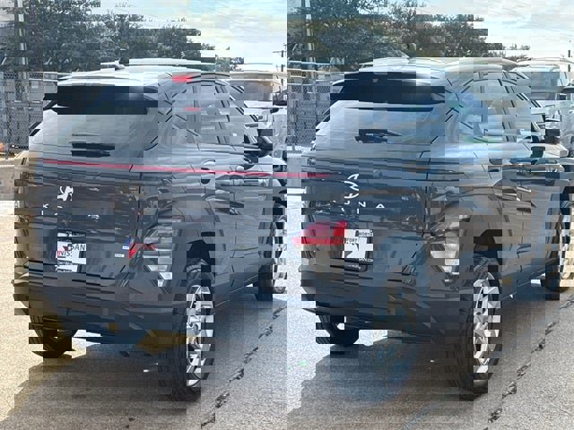 Used 2024 Hyundai Kona SE image 9