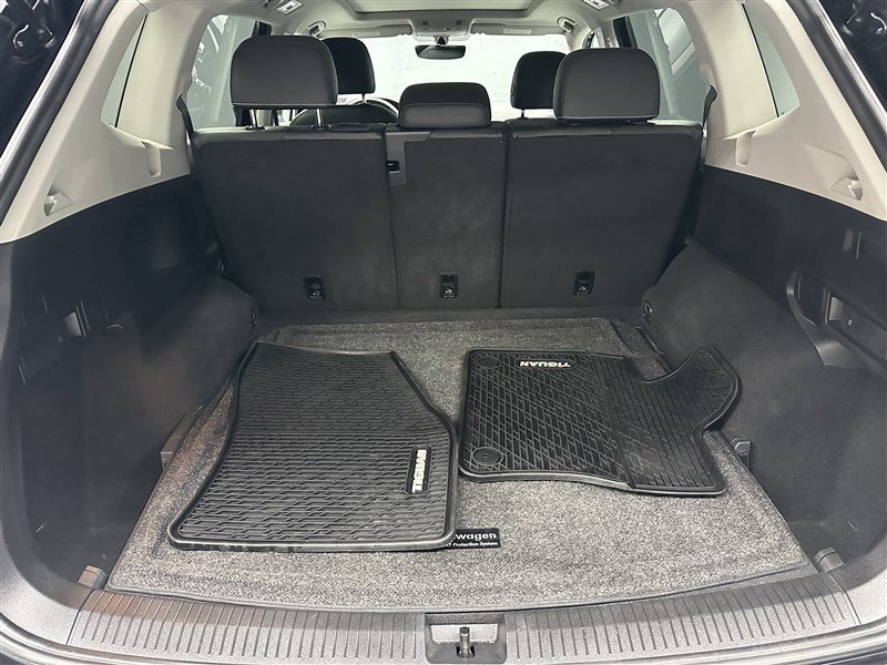 Used 2021 Volkswagen Tiguan SE w/ Panoramic Sunroof Package image 18