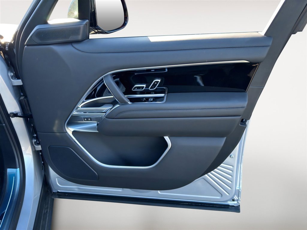 New 2025 Land Rover Range Rover SE image 19