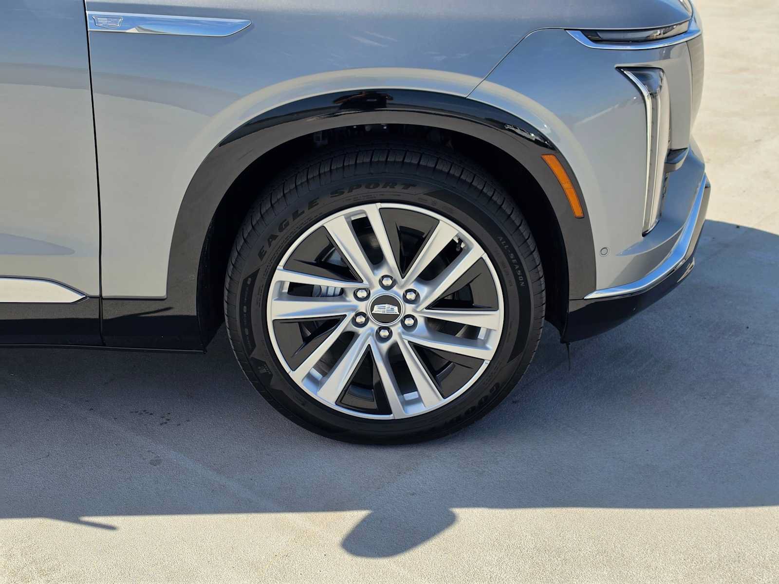 New 2027 Cadillac Vistiq Luxury w/ LPO, Premium Carpet Package AWD/4WD image 9