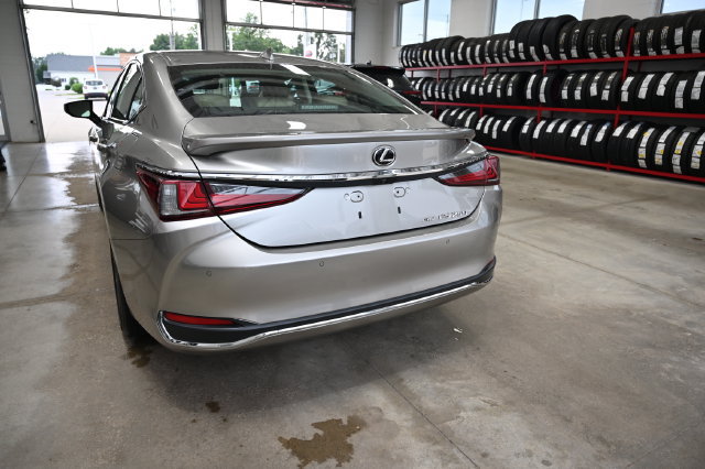 Used 2021 Lexus ES 250 w/ Premium Package AWD/4WD image 6