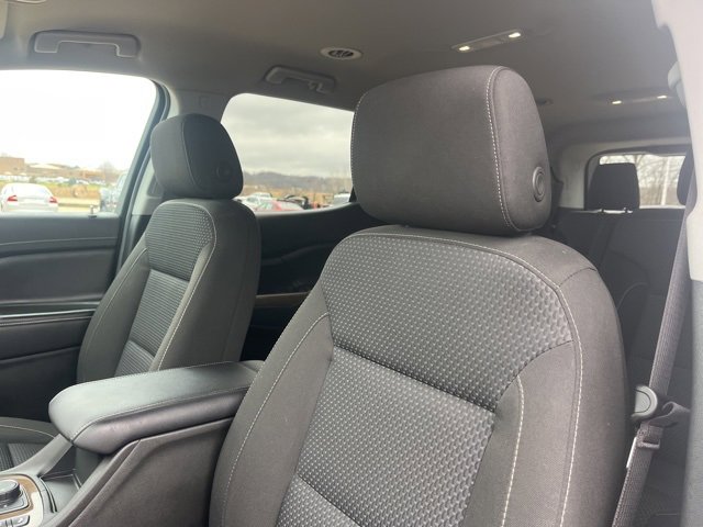 Used 2023 GMC Acadia SLE w/ Driver Convenience Package image 18