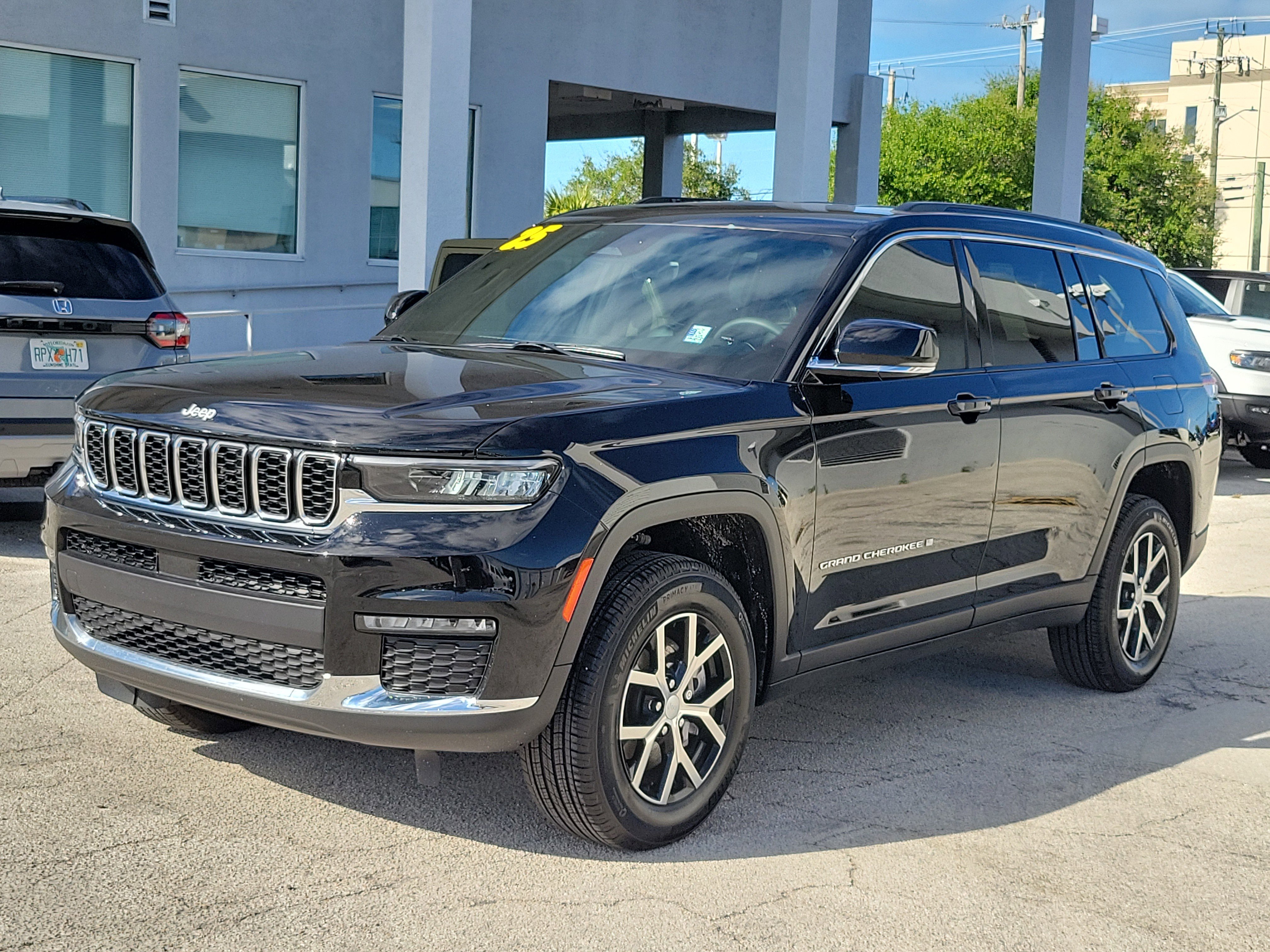 Used 2025 Jeep Grand Cherokee L Limited RWD image 2