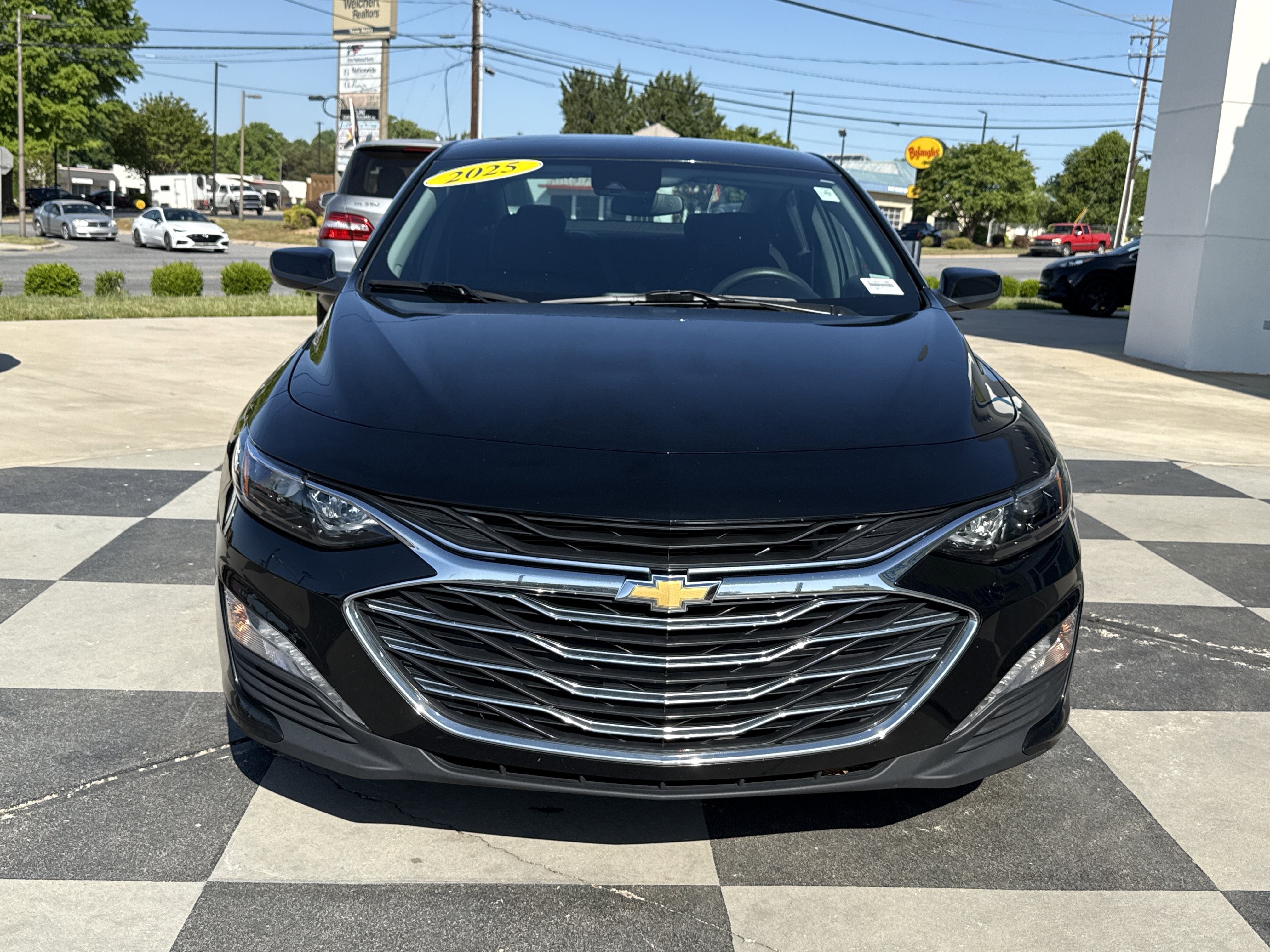 Used 2025 Chevrolet Malibu LT FWD image 3