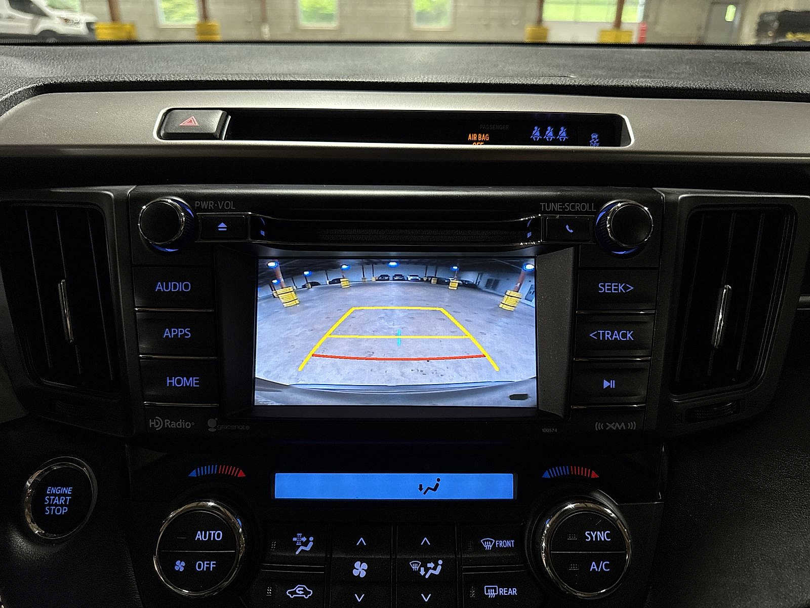 Used 2018 Toyota RAV4 XLE AWD/4WD image 23