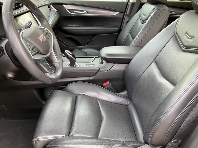 Used 2017 Cadillac XT5 Luxury w/ Driver Awareness Package image 5