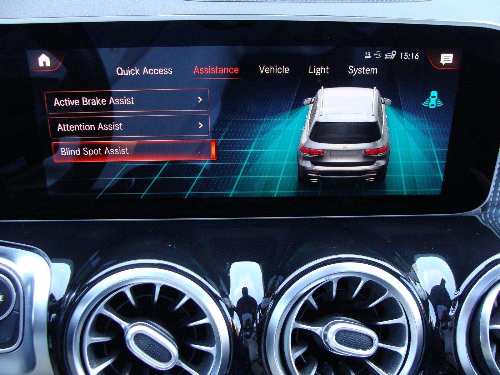 Used 2020 Mercedes-Benz GLB 250 4MATIC w/ Premium Package image 23