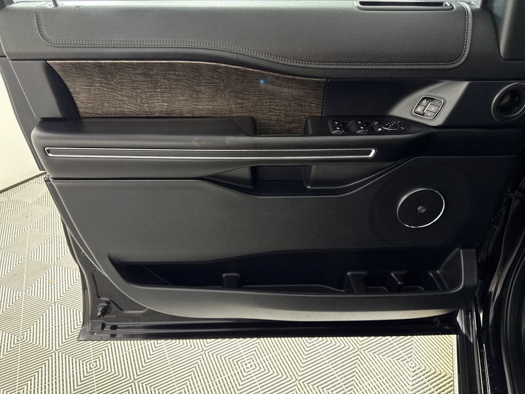 Used 2020 Ford Expedition Limited RWD image 10