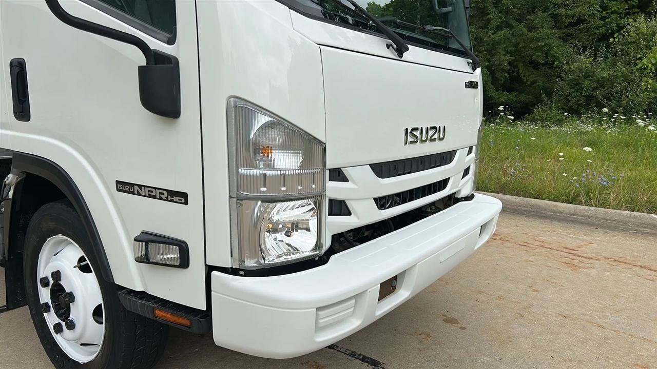 Used 2018 Isuzu NPR RWD image 2