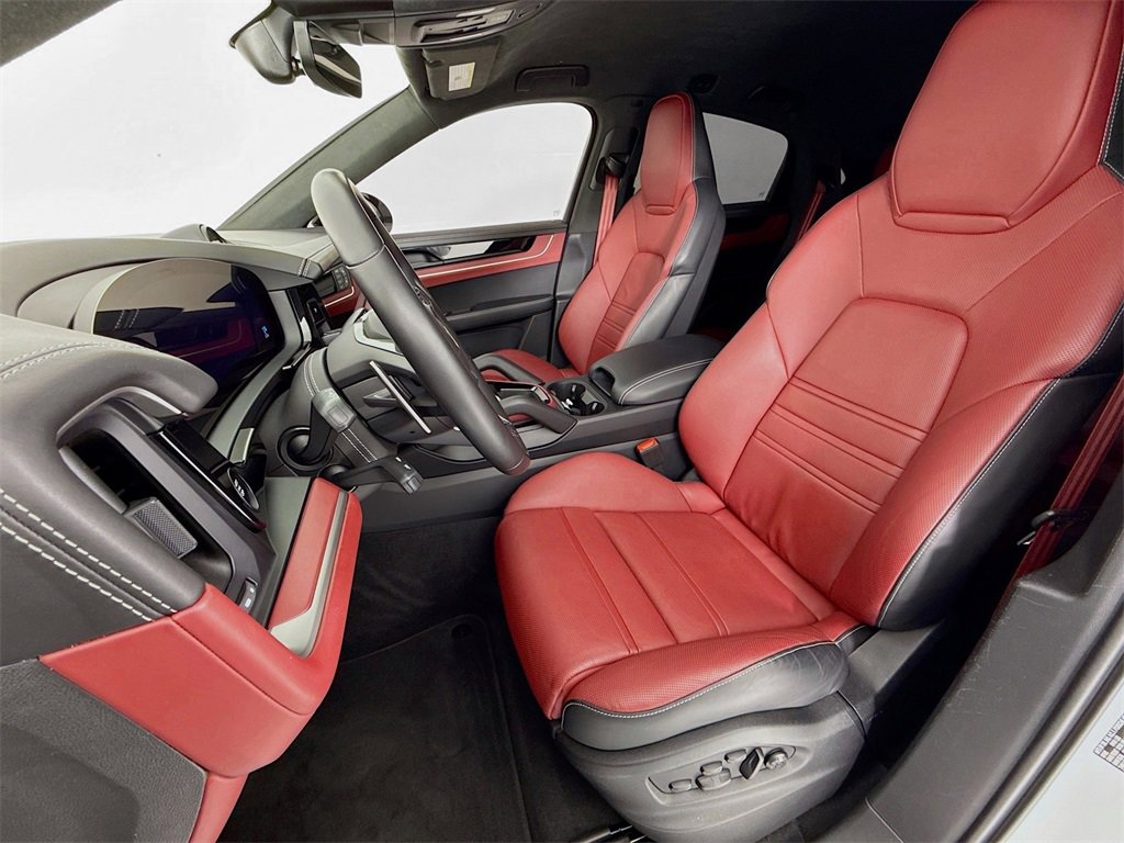 Used 2024 Porsche Cayenne Turbo GT image 5