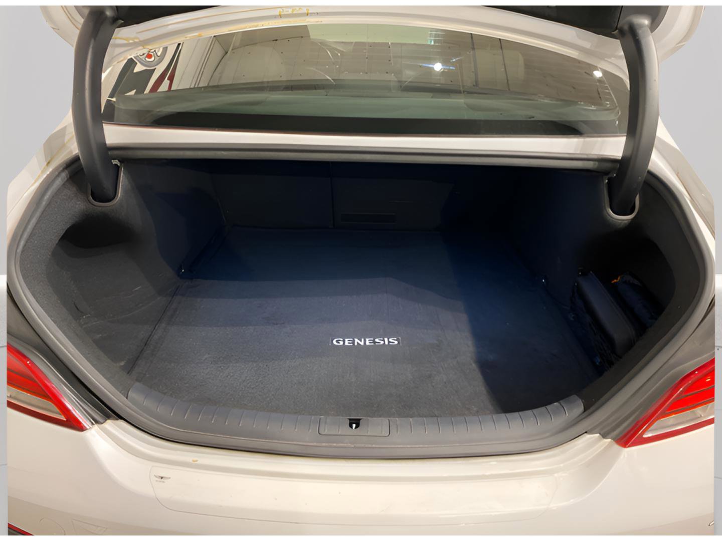 Used 2019 Genesis G70 2.0T Advanced w/ Elite Package image 10