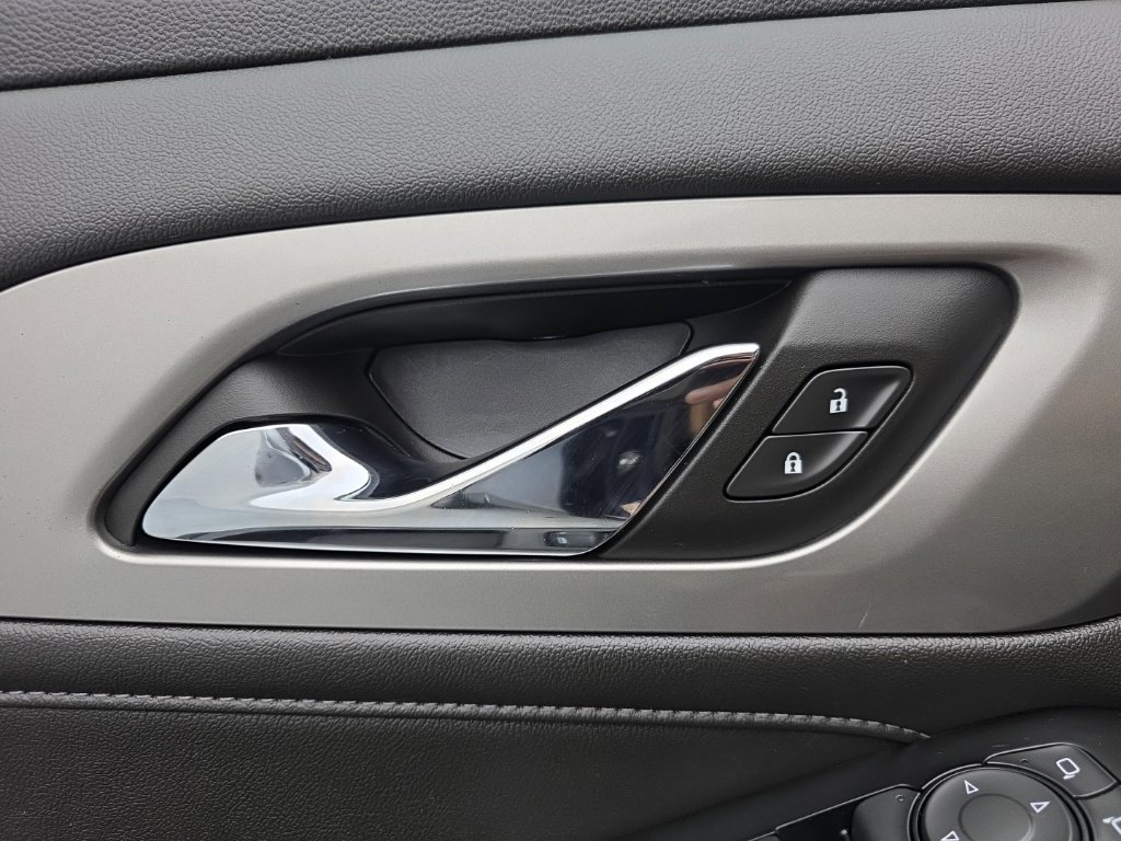 Used 2023 Chevrolet Traverse LT w/ Rear Camera Mirror Package AWD/4WD image 22