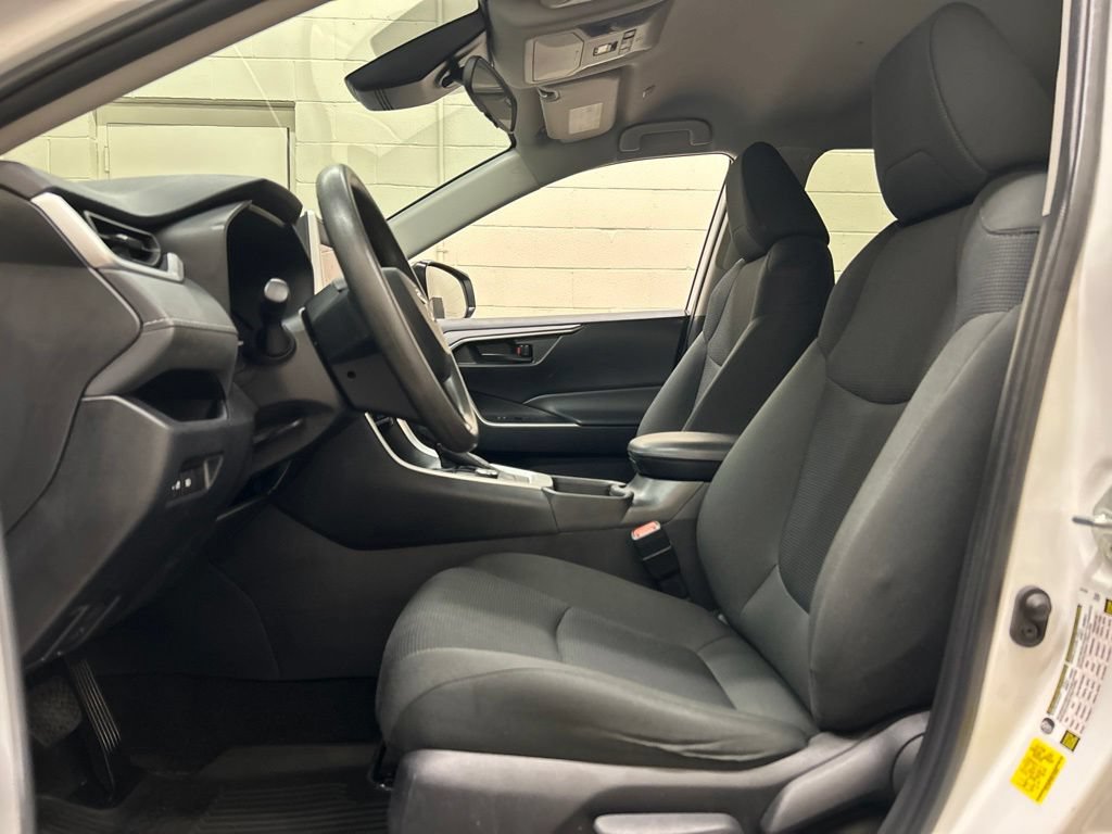 Used 2024 Toyota RAV4 LE AWD/4WD image 7