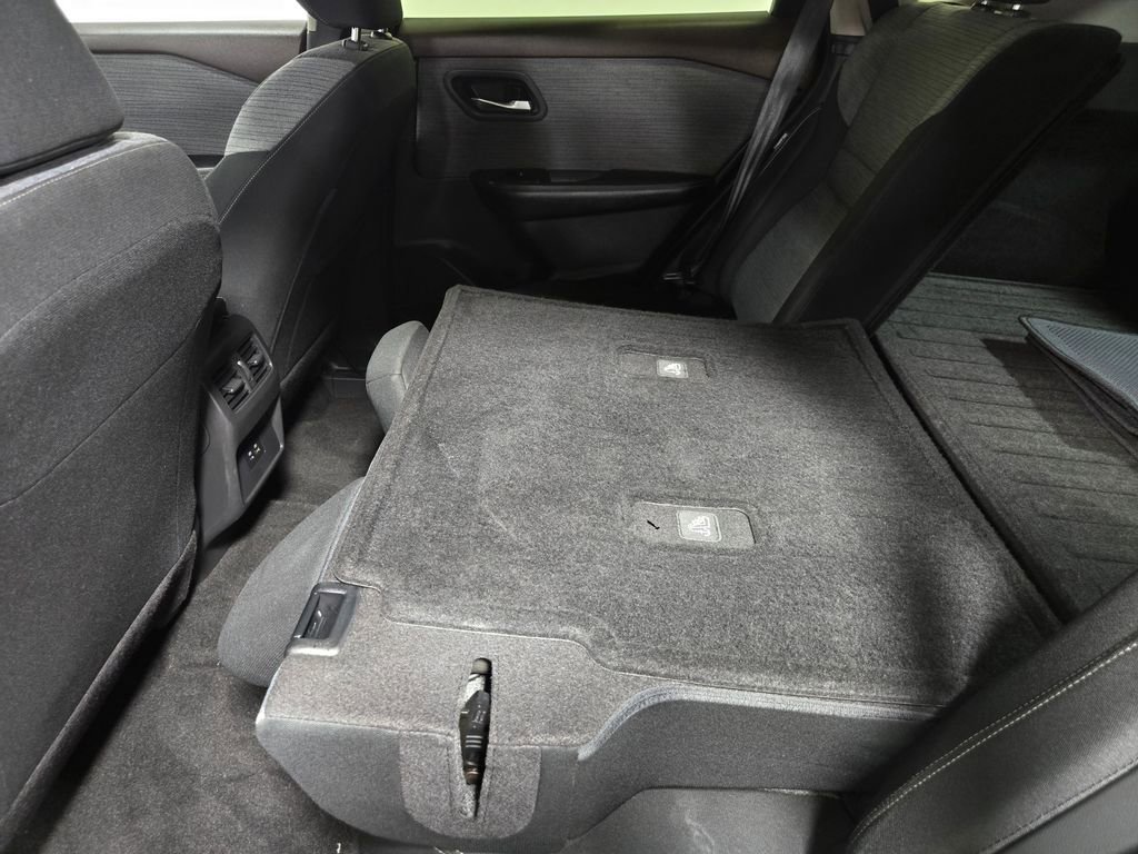 Used 2023 Nissan Rogue SV AWD/4WD image 33