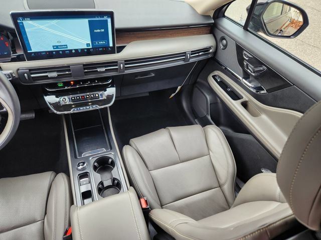 New 2025 Lincoln Corsair Reserve w/ Equipment Group 202A AWD/4WD image 12