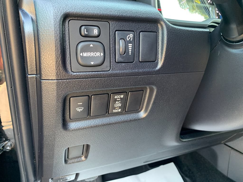 Used 2018 Toyota 4Runner TRD Off-Road AWD/4WD image 30