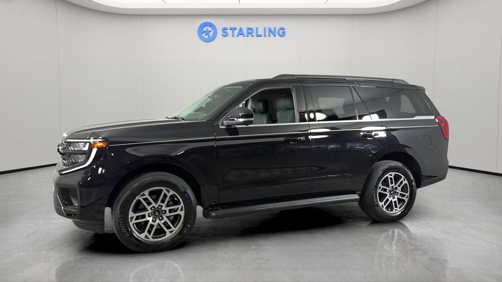 Used 2026 Ford Expedition Active RWD image 2