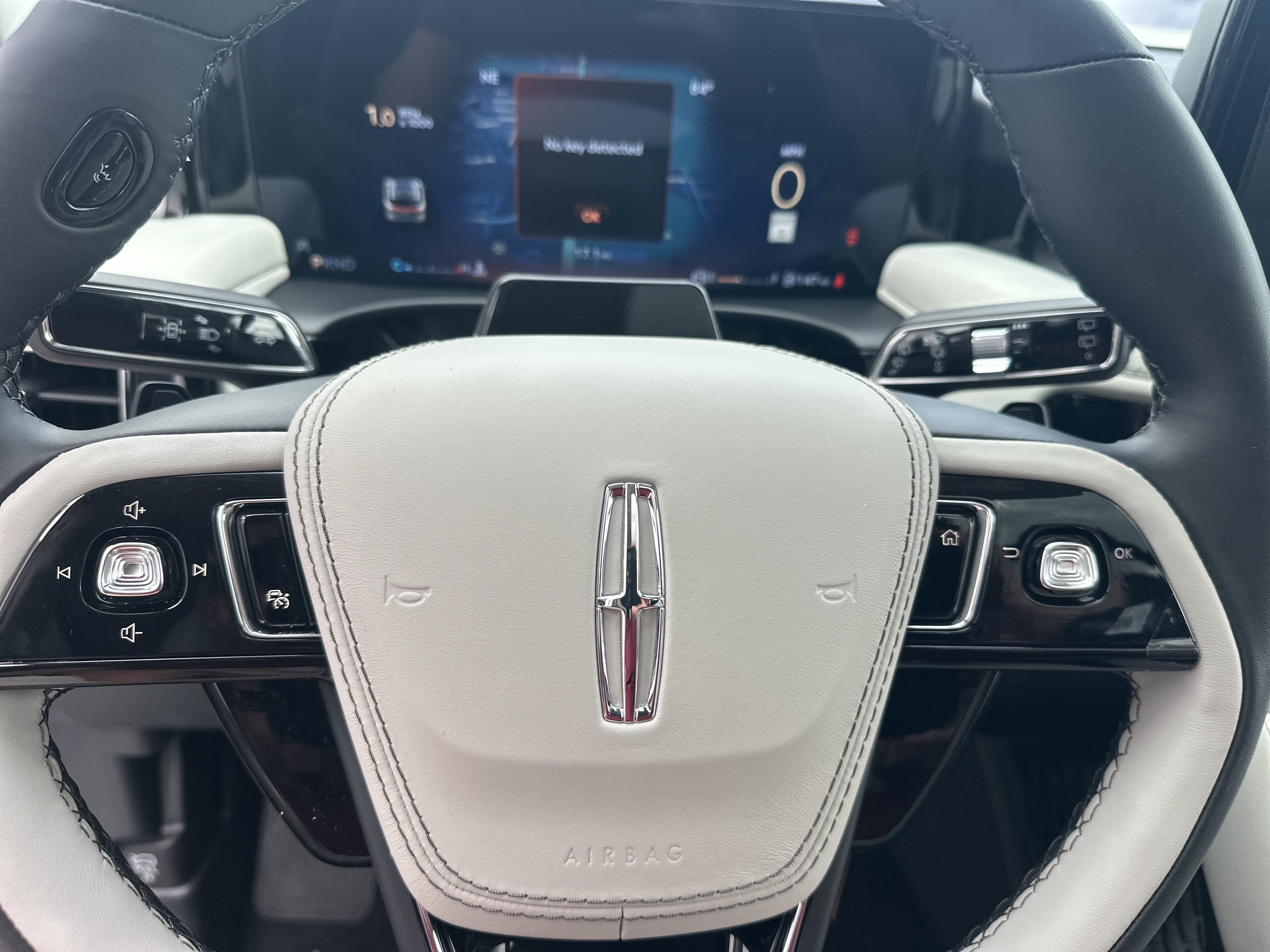 New 2026 Lincoln Aviator 2WD image 19