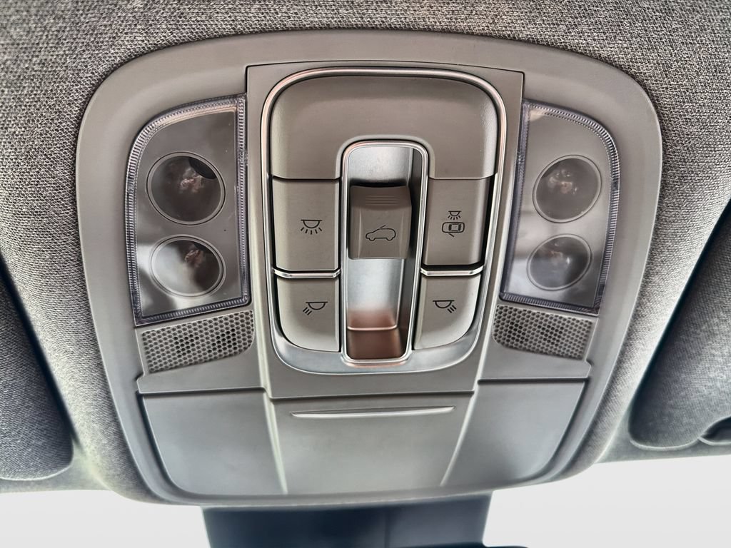 Used 2020 Hyundai Santa Fe Limited AWD/4WD image 24