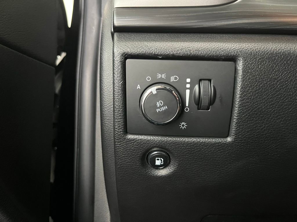 Used 2020 Jeep Grand Cherokee Laredo AWD/4WD image 15