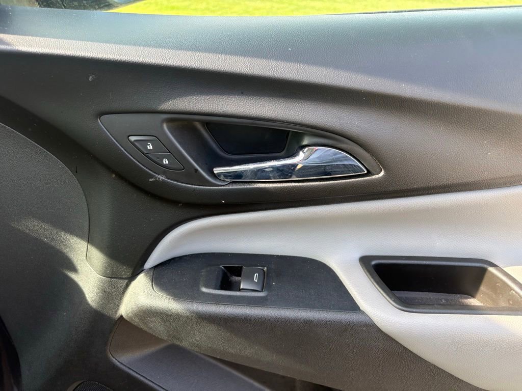 Used 2018 Chevrolet Equinox LS FWD image 21