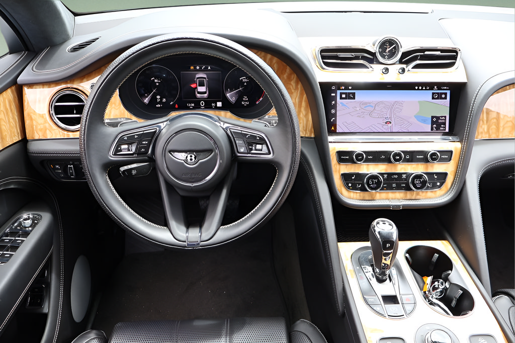 Used 2022 Bentley Bentayga AWD/4WD image 16
