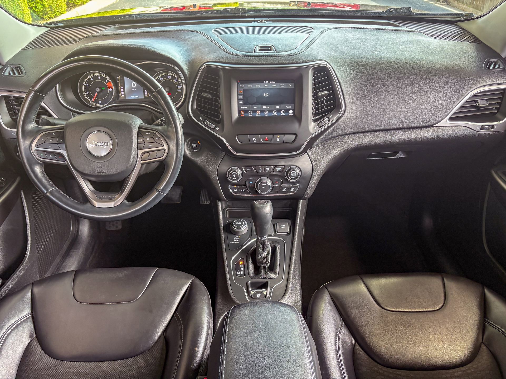 Used 2021 Jeep Cherokee Latitude Plus AWD/4WD image 29