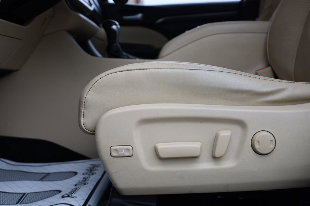 Used 2015 Toyota Highlander Limited image 16