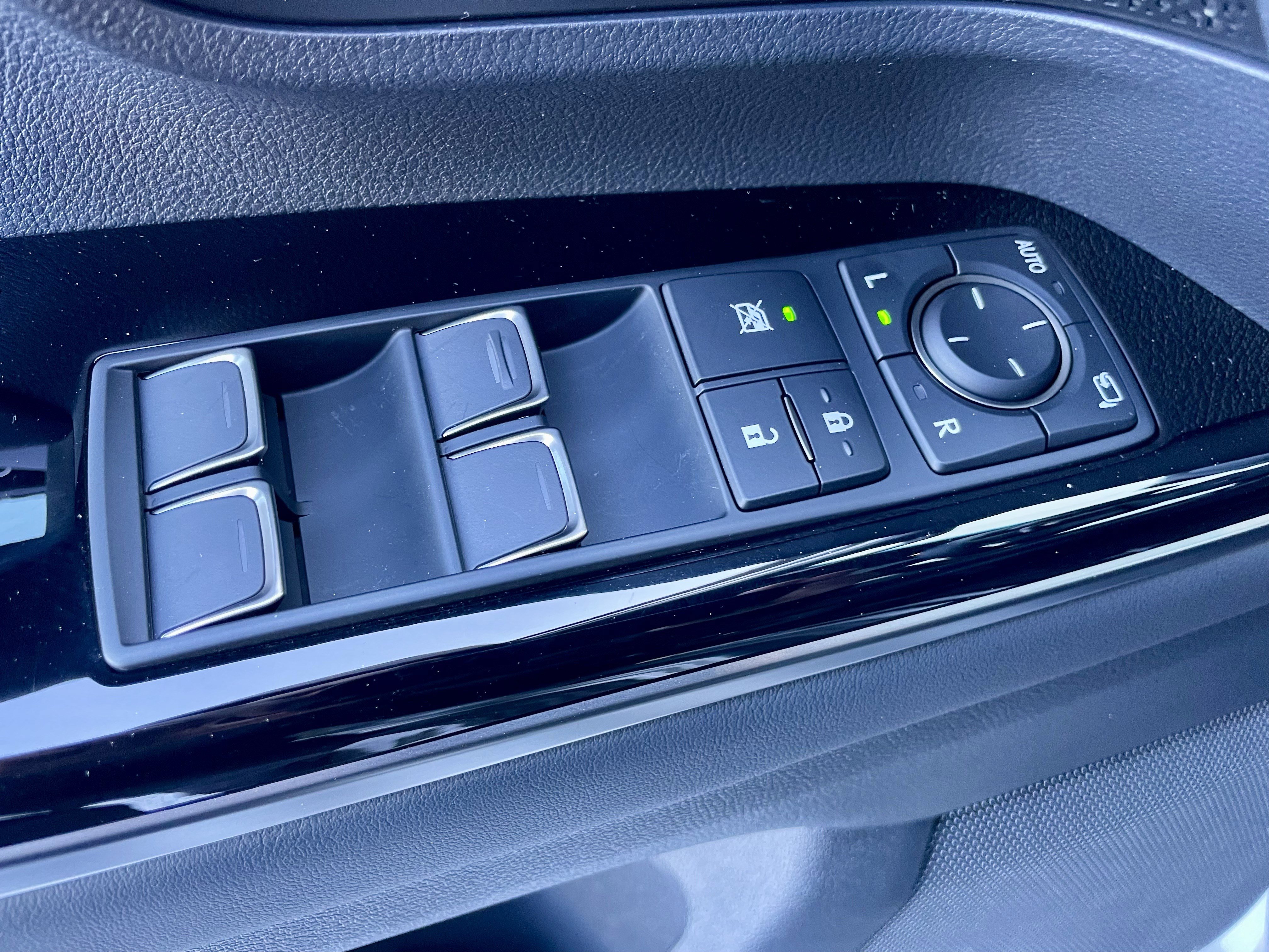 Used 2025 Lexus LX 600 4WD w/ Luxury Package image 11