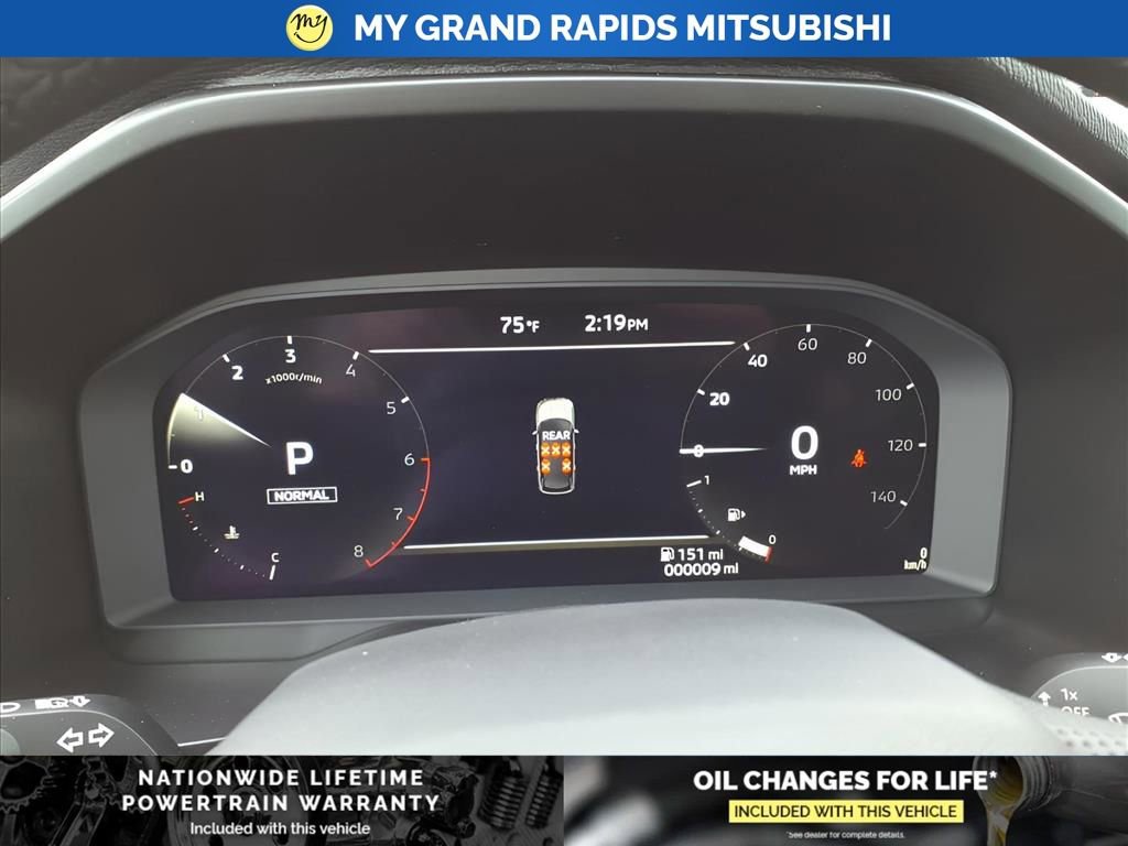 New 2025 Mitsubishi Outlander SE image 17