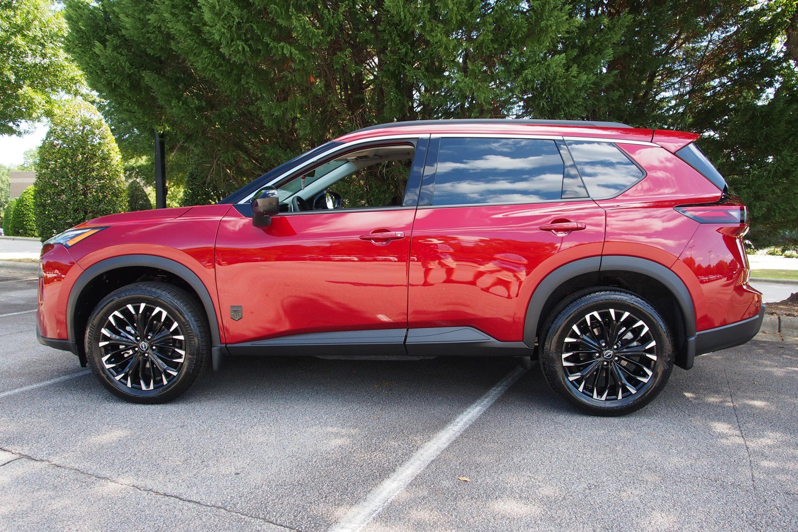 New 2026 Nissan Rogue Dark Armor FWD image 4
