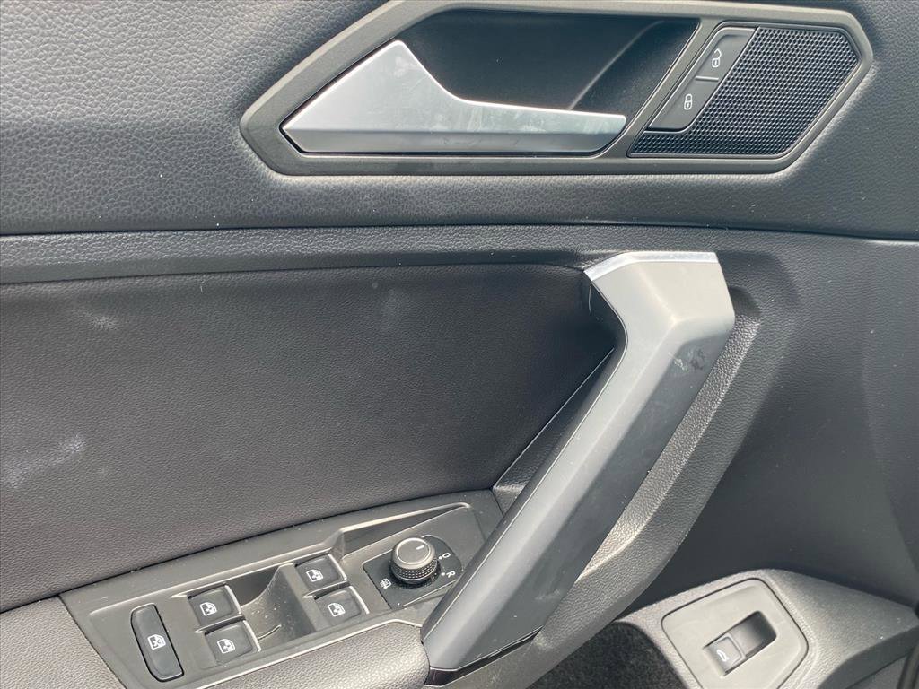 Used 2019 Volkswagen Tiguan SEL FWD image 18
