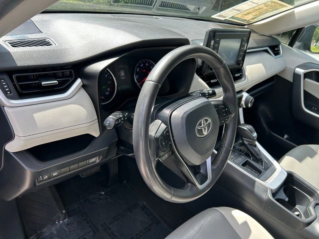 Used 2019 Toyota RAV4 XLE Premium FWD image 22