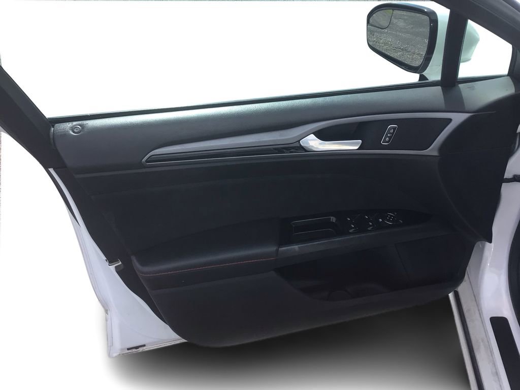 Used 2013 Ford Fusion SE FWD image 19