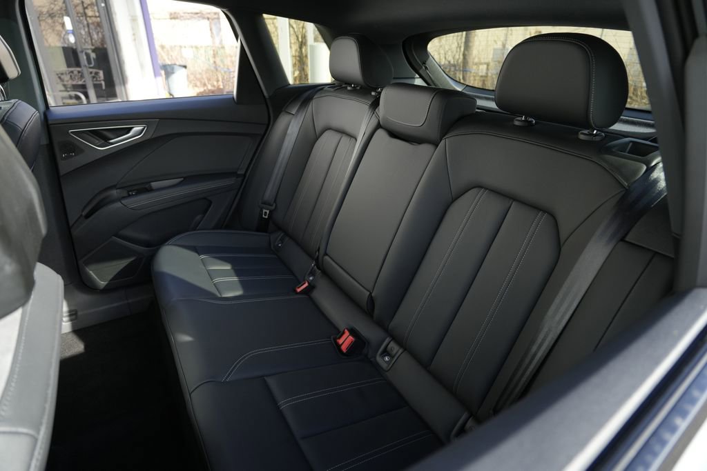 Used 2024 Audi Q4 e-tron Premium Plus w/ Premium Plus image 19