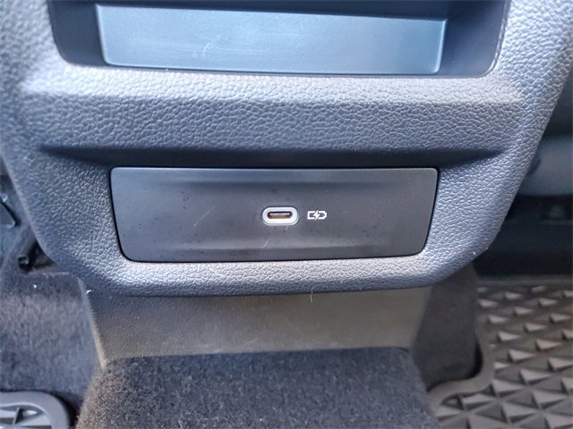 Used 2025 Volkswagen Taos SE image 12