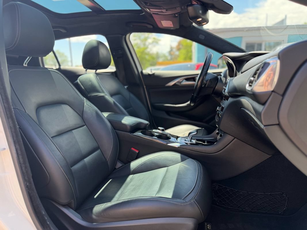 Used 2017 INFINITI QX30 Premium w/ Navigation Package AWD/4WD image 6