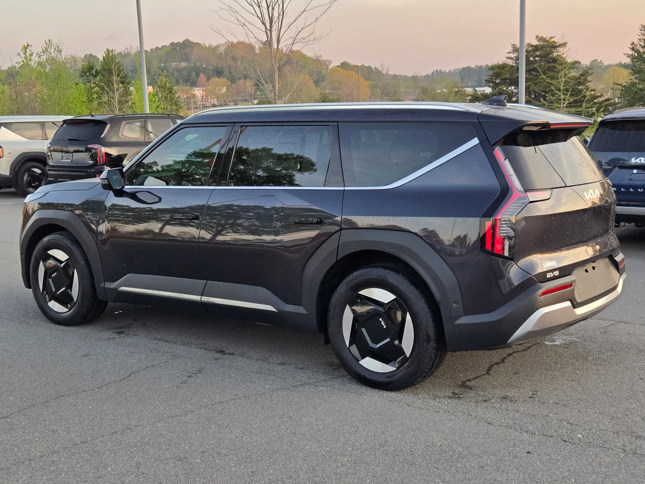 New 2026 Kia EV9 Wind AWD/4WD image 5