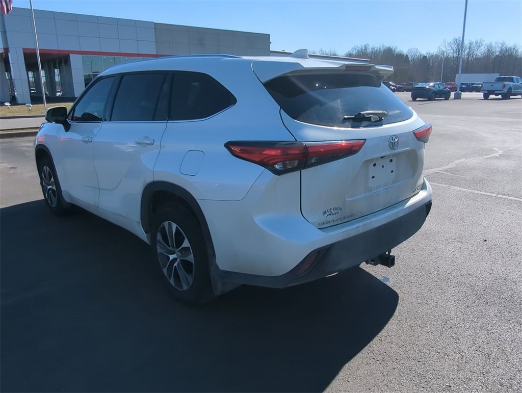 Used 2021 Toyota Highlander XLE image 6
