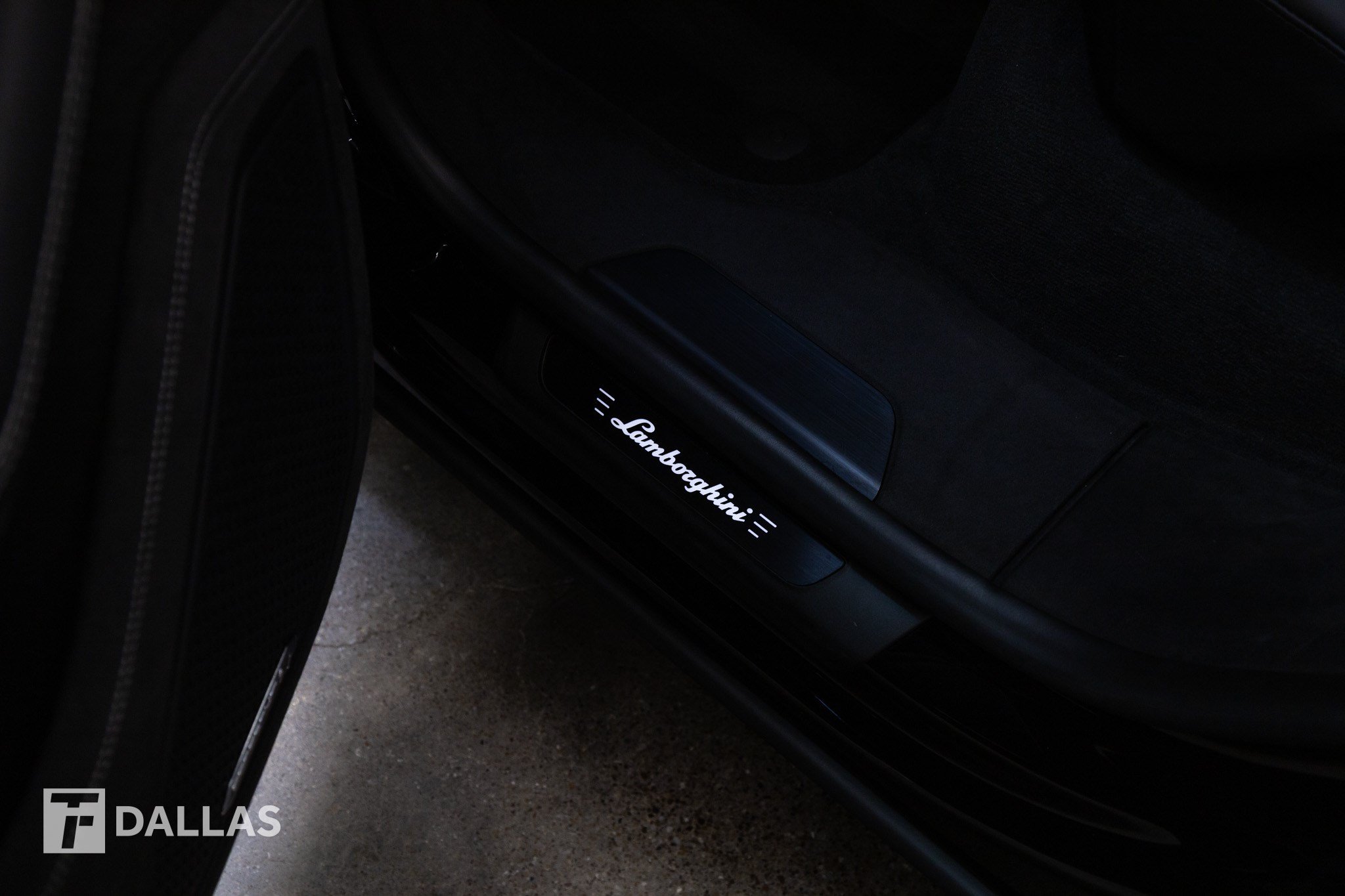 Used 2026 Lamborghini Urus SE AWD/4WD image 35