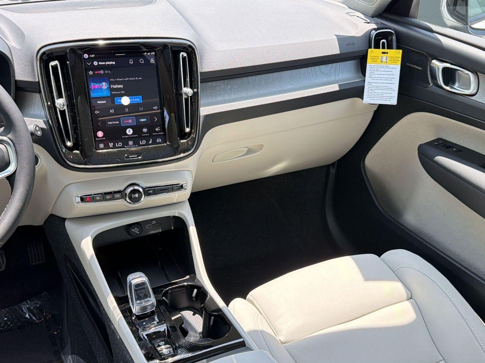 New 2026 Volvo XC40 B5 Ultra w/ Climate Package AWD/4WD image 25